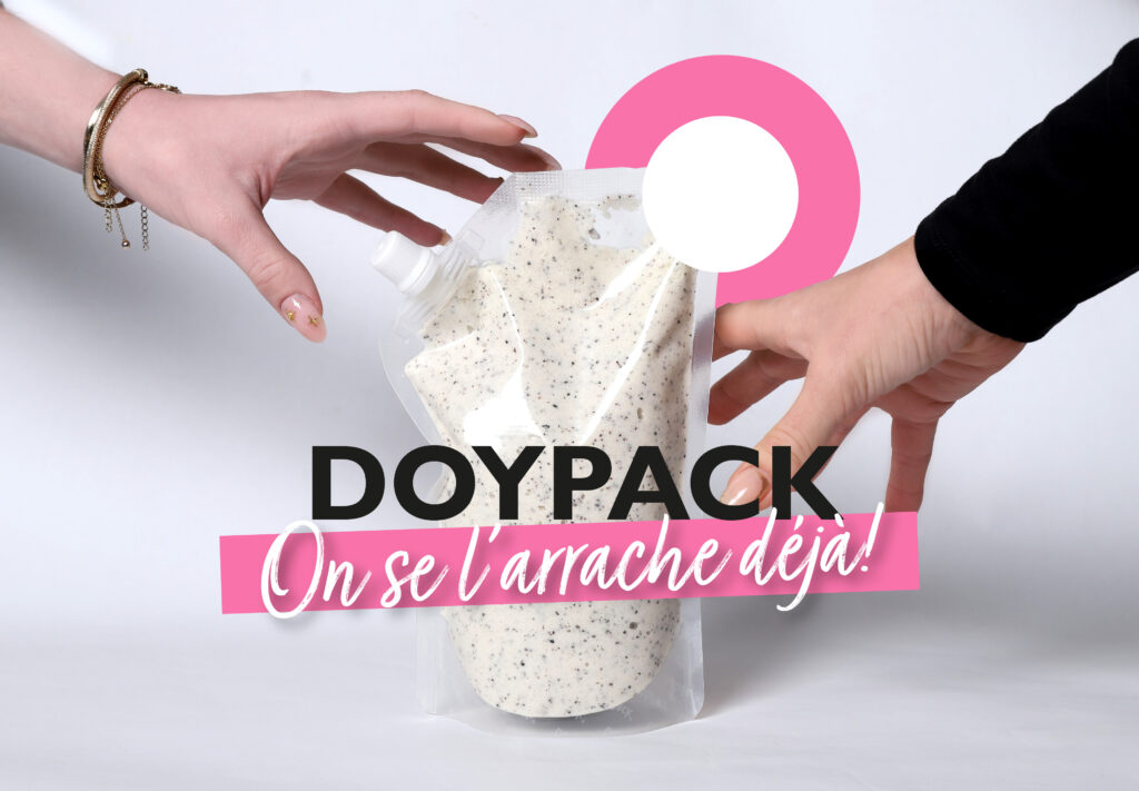 Découvrez notre doypack à bouchon, une solution écoresponsable et pratique pour conditionner des crèmes hydratantes, gommage, poudre ou tout autre produit cosmétique liquides, semi-liquide, en poudre ou pâteux.
Nous proposons désormais le conditionnement cosmétique en doypack.